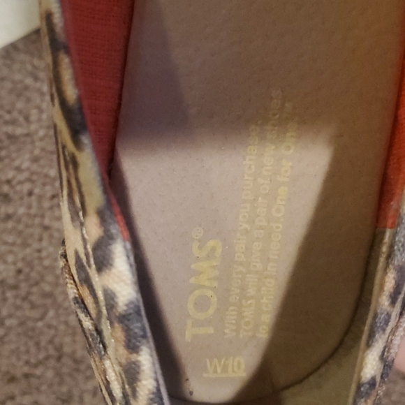 TOMS. Only worn a few times - Picture 3 of 4